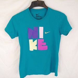 Womens Medium Nike Slim Fit 90's Style T-shirt